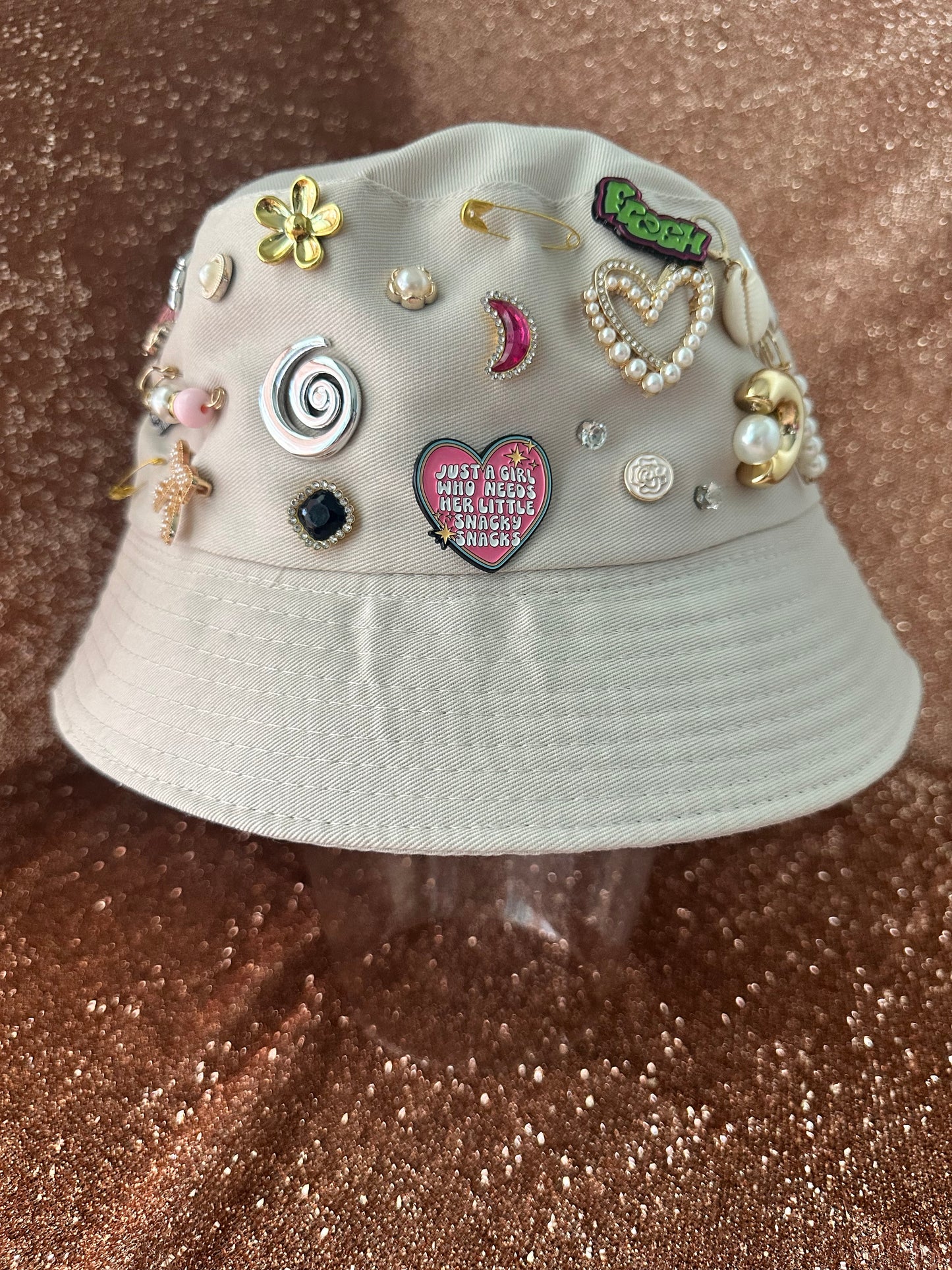 Main Character Bucket-Beige Crown
