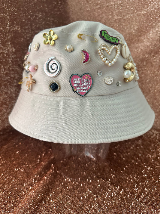 Main Character Bucket-Beige Crown